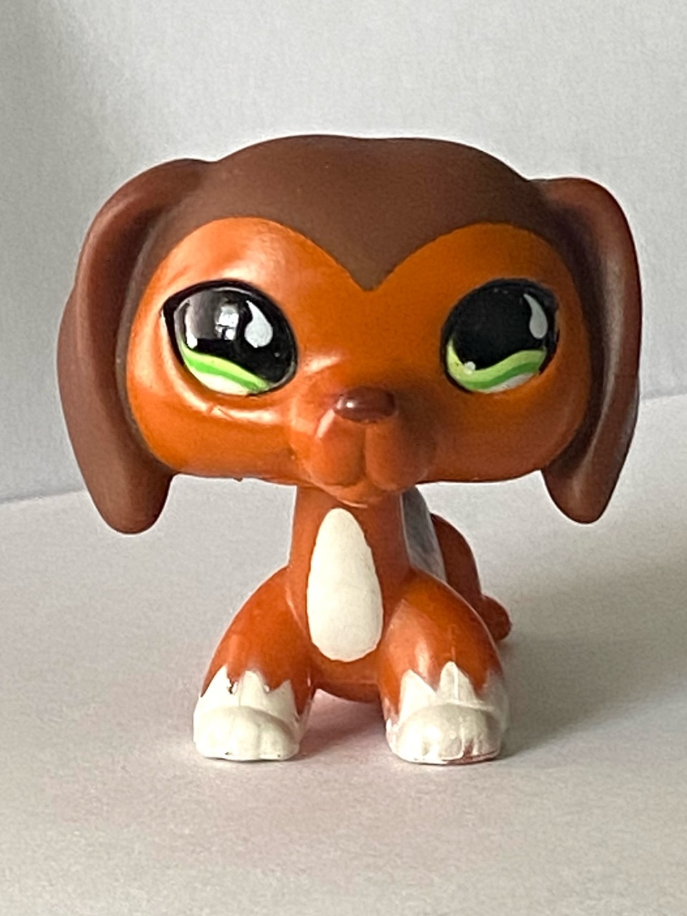 Littlest Pet Shop (LPS) 2006 Brown Dachshund Figurine with Green Eyes - Picture 14 of 14